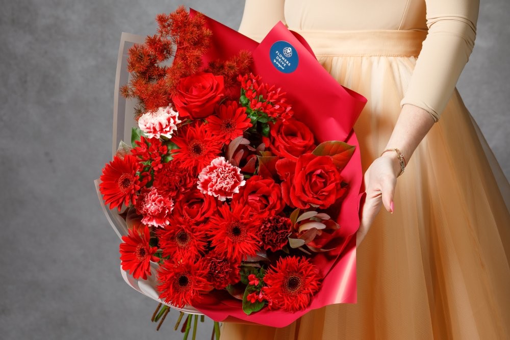 romantic kytice z červených kvetov.jpg